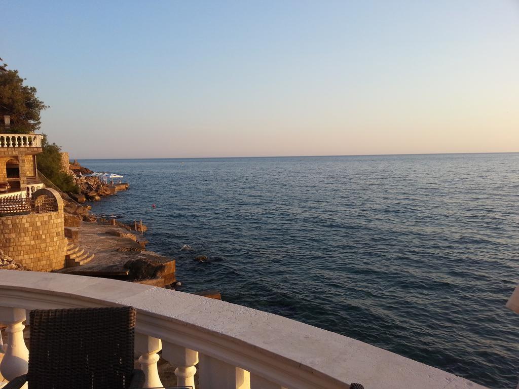Mare Mar Sutomore